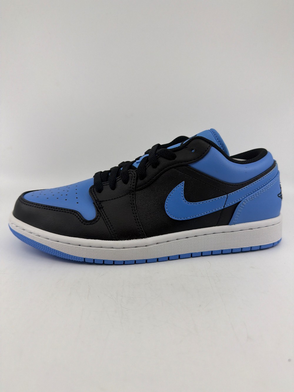 AJ 1 LOW - BLACK UNIVERSITY BLUE