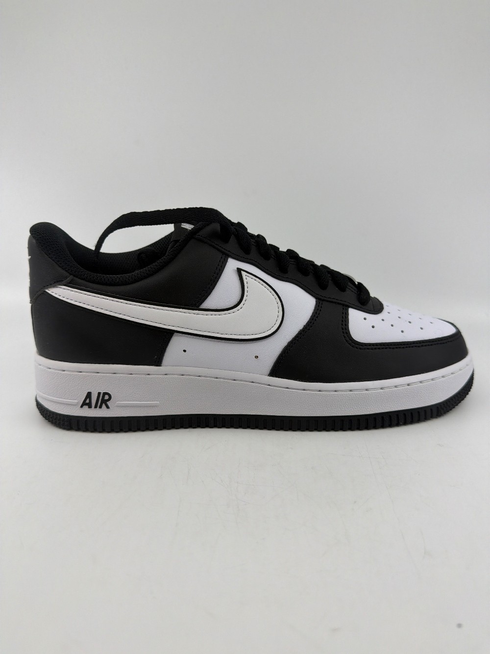 NIKE AIR FORCE 1 LOW - WHITE SWOOSH PANDA