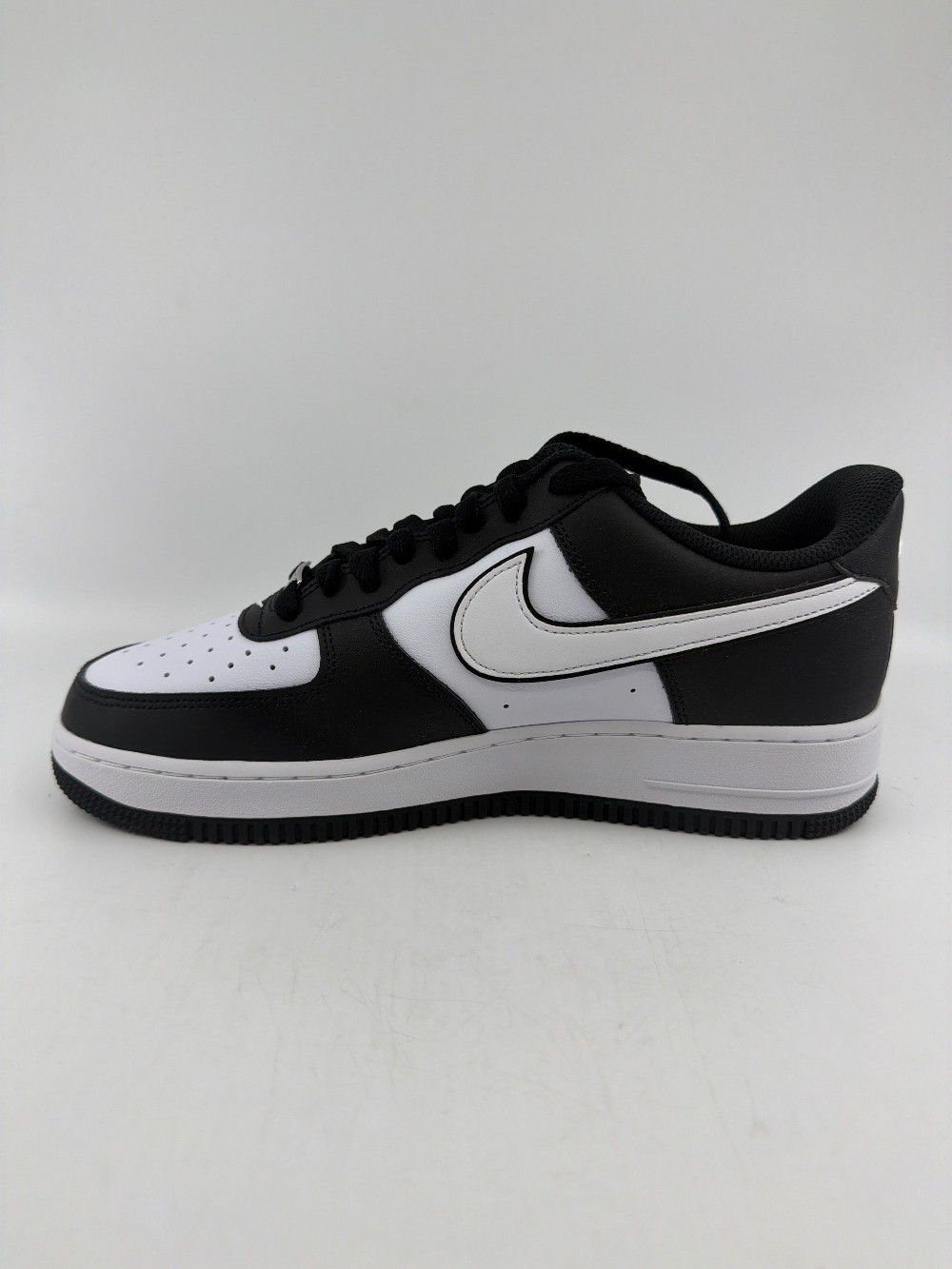 NIKE AIR FORCE 1 LOW - WHITE SWOOSH PANDA