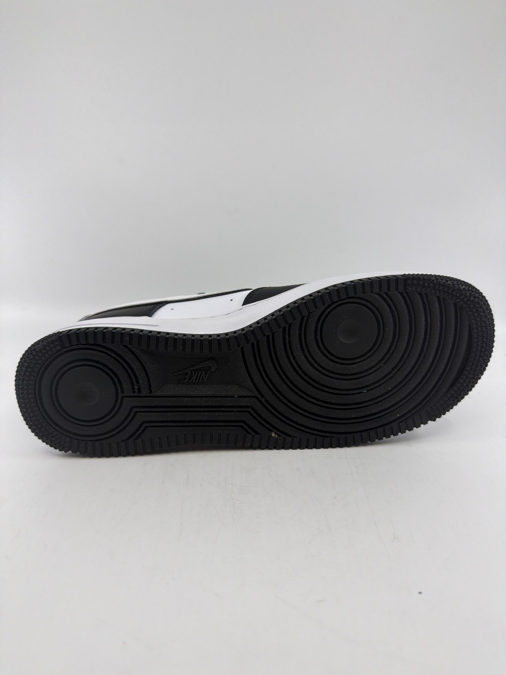 NIKE AIR FORCE 1 LOW - WHITE SWOOSH PANDA