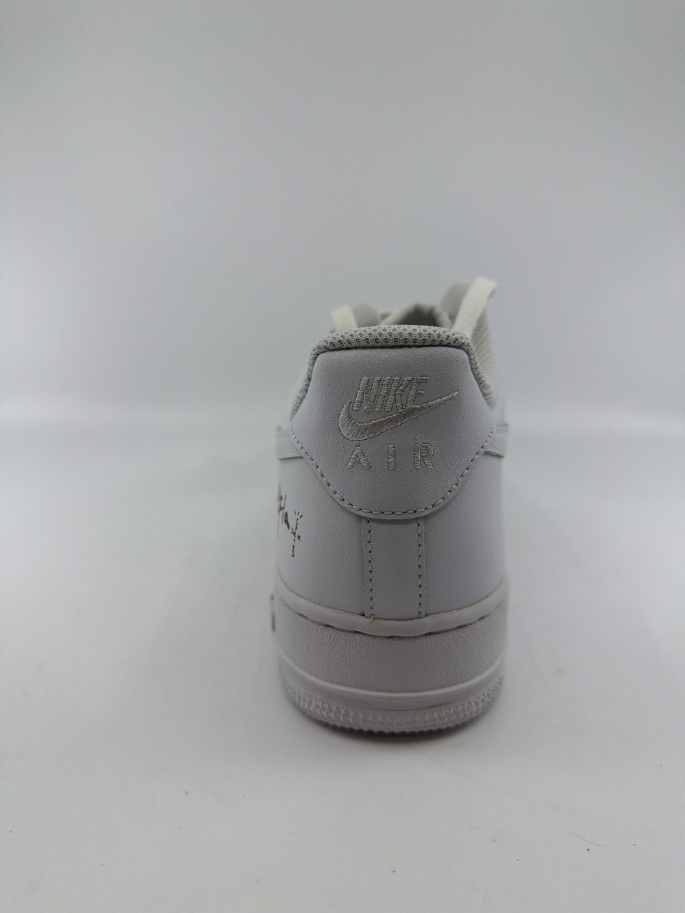 NIKE AIR FORCE 1 LOW -  TRAVIS SCOTT UTOPIA