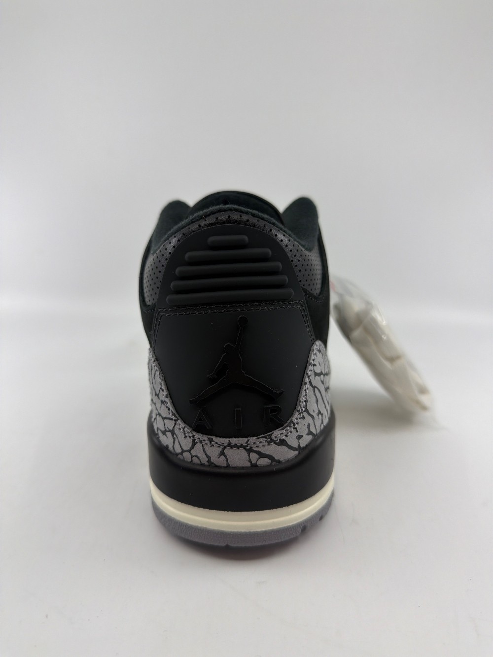 AJ 3 (W) - OFF NOIR