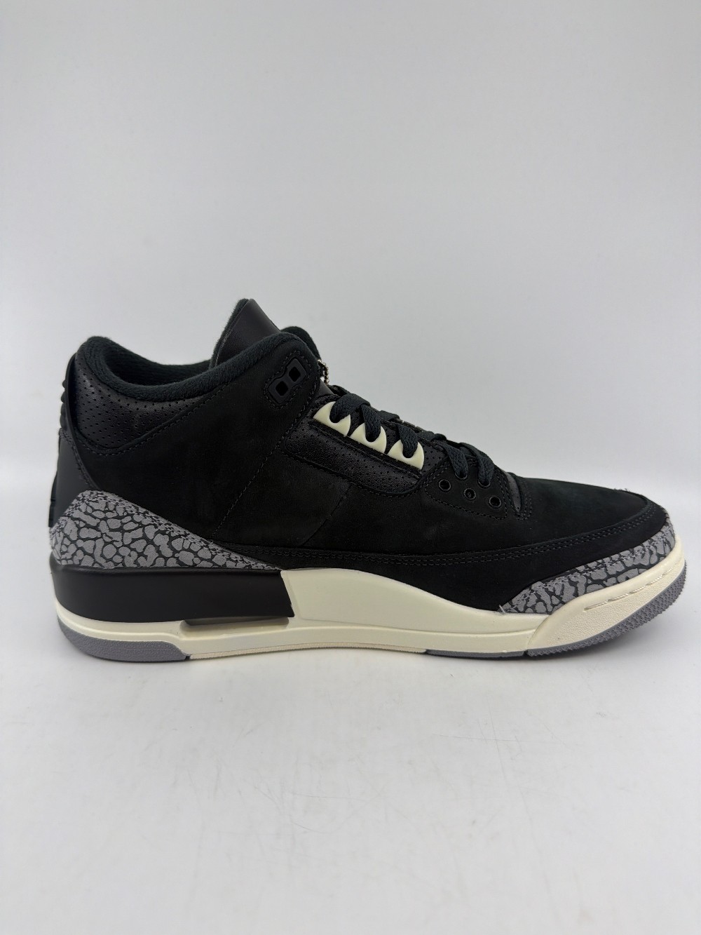 AJ 3 (W) - OFF NOIR