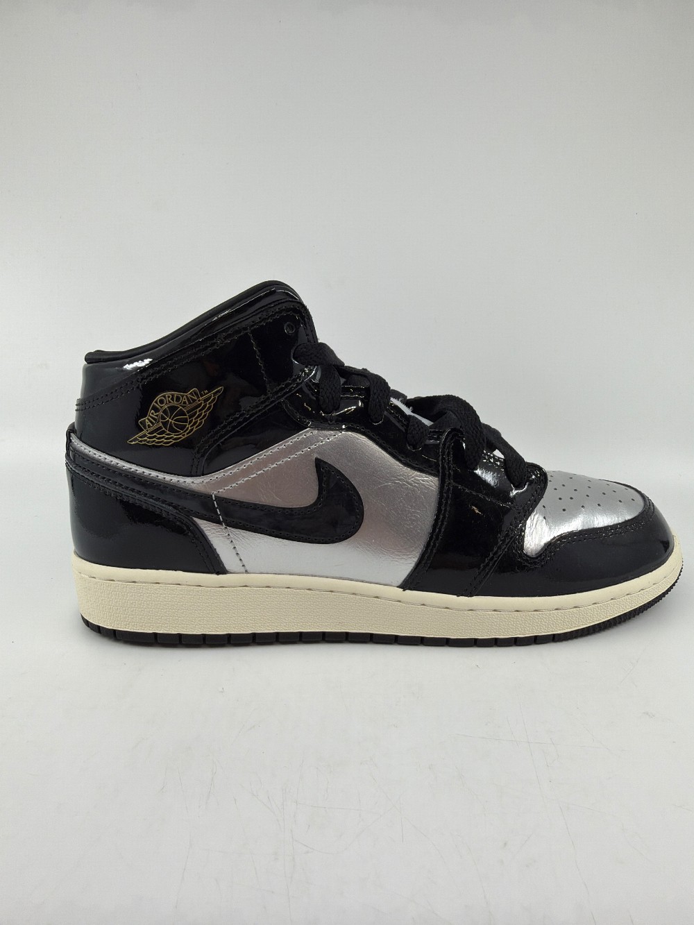 *USED* AJ 1 MID (GS) - BLACK METALLIC SILVER SAIL METALLIC GOLD