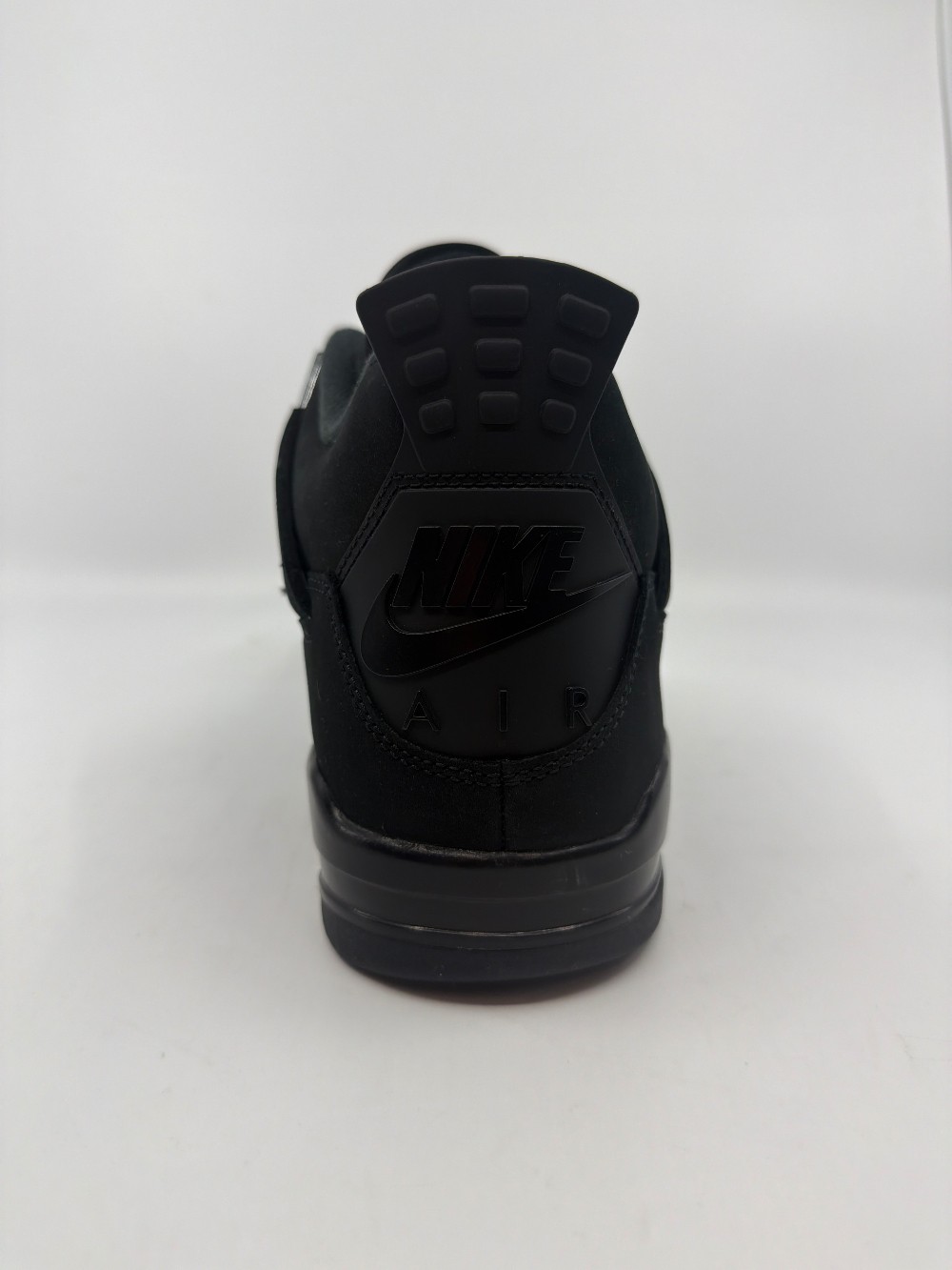 AJ 4 - BLACK CAT (2025)