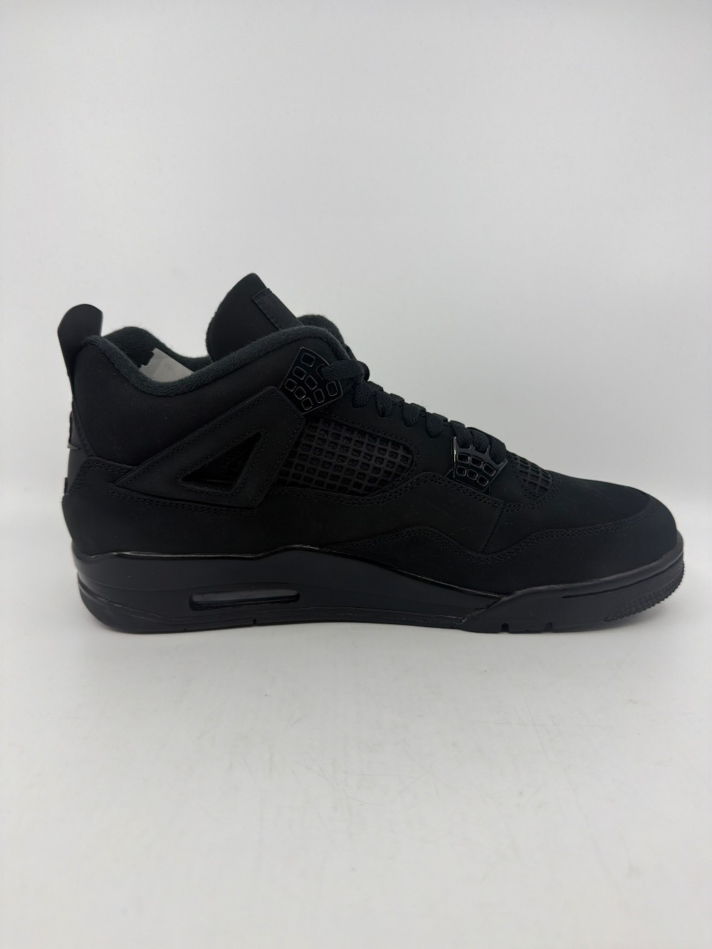 AJ 4 - BLACK CAT (2025)