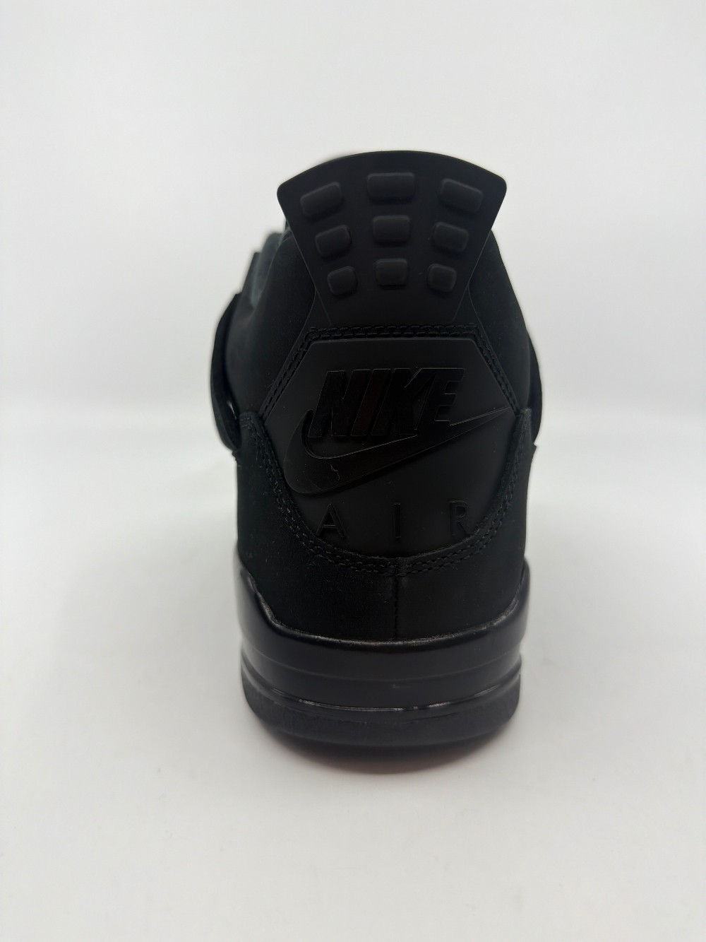 AJ 4 - BLACK CAT (2025)
