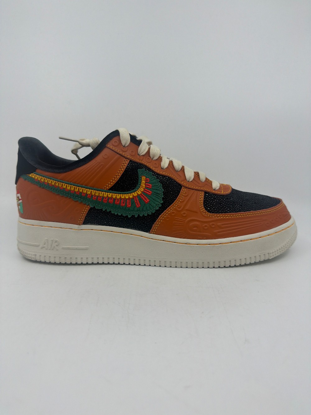 *USED* NIKE AIR FORCE 1 LOW - SIEMPRE FAMILIA