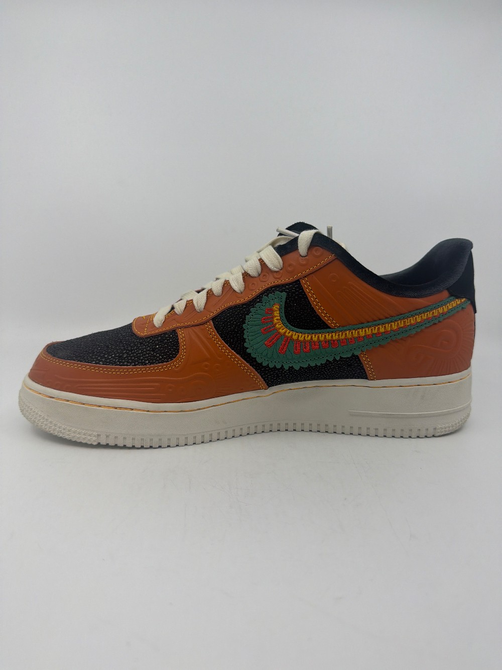 *USED* NIKE AIR FORCE 1 LOW - SIEMPRE FAMILIA