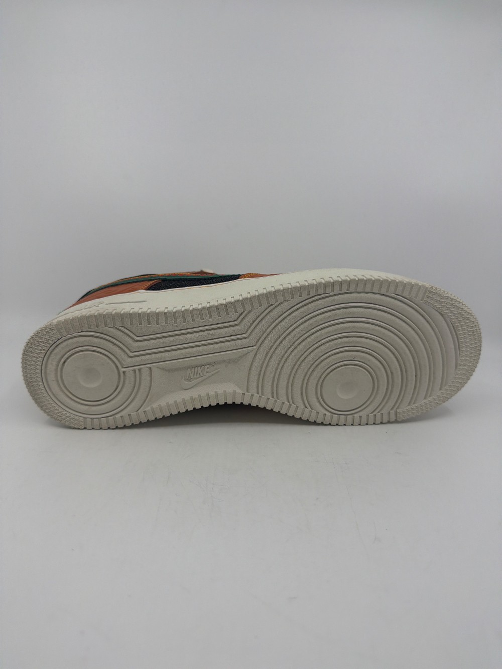 *USED* NIKE AIR FORCE 1 LOW - SIEMPRE FAMILIA