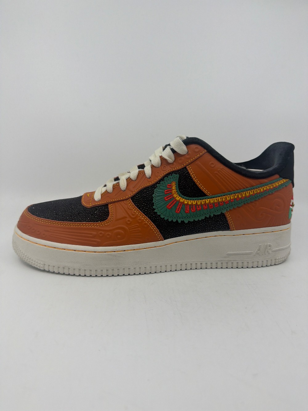 *USED* NIKE AIR FORCE 1 LOW - SIEMPRE FAMILIA