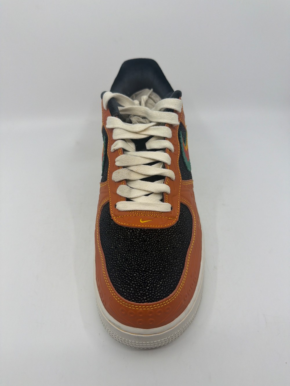 *USED* NIKE AIR FORCE 1 LOW - SIEMPRE FAMILIA