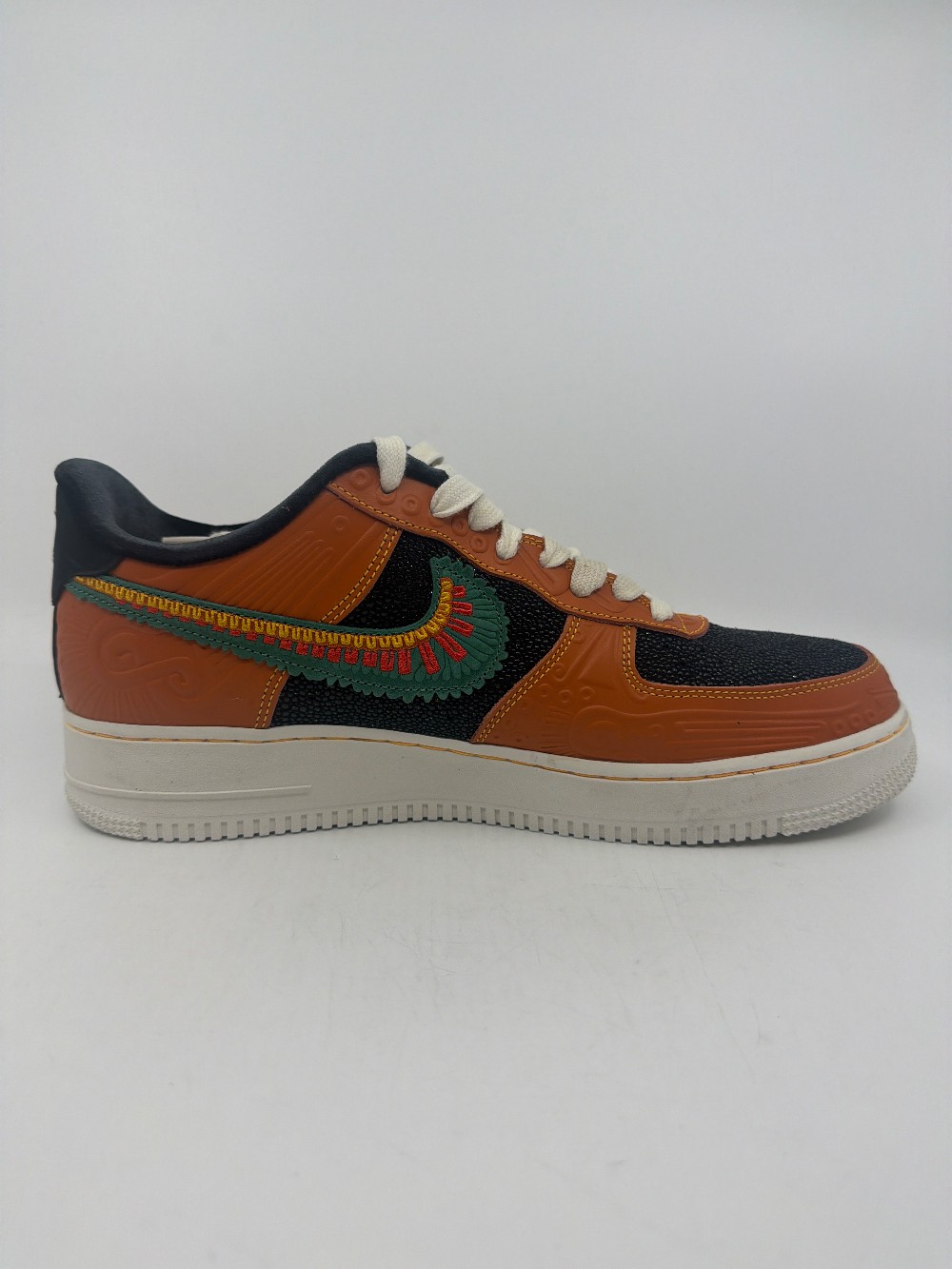 *USED* NIKE AIR FORCE 1 LOW - SIEMPRE FAMILIA