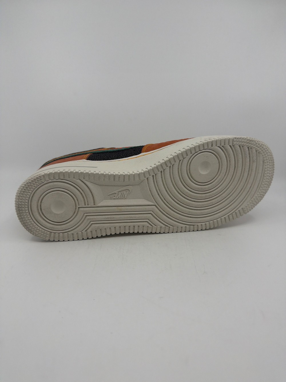 *USED* NIKE AIR FORCE 1 LOW - SIEMPRE FAMILIA