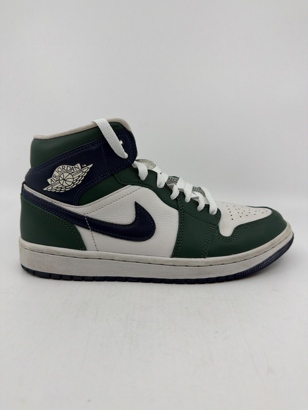 *USED* AJ 1 MID (W) - SEAHAWKS