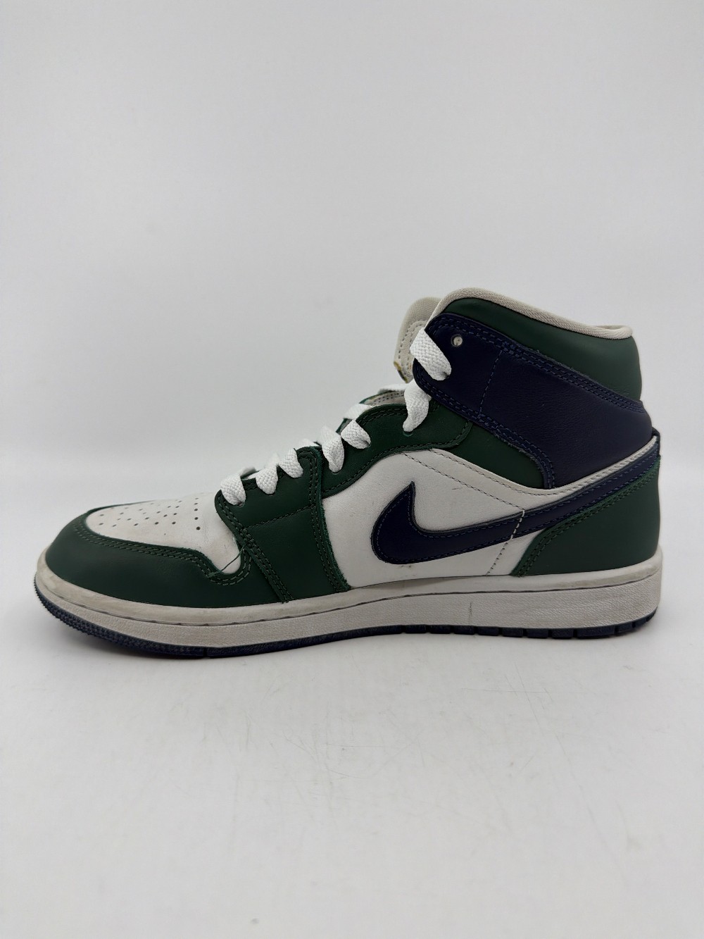*USED* AJ 1 MID (W) - SEAHAWKS