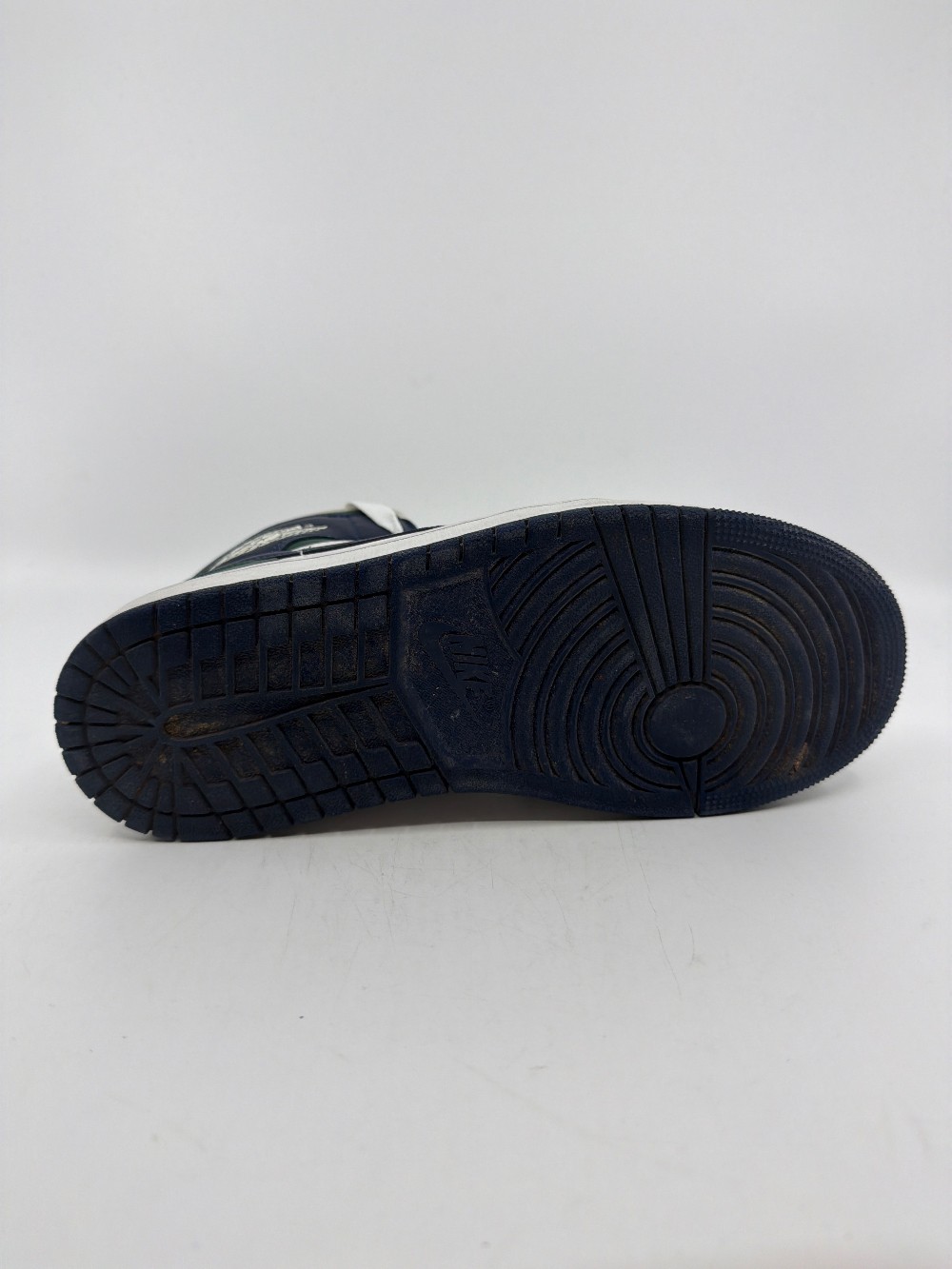 *USED* AJ 1 MID (W) - SEAHAWKS