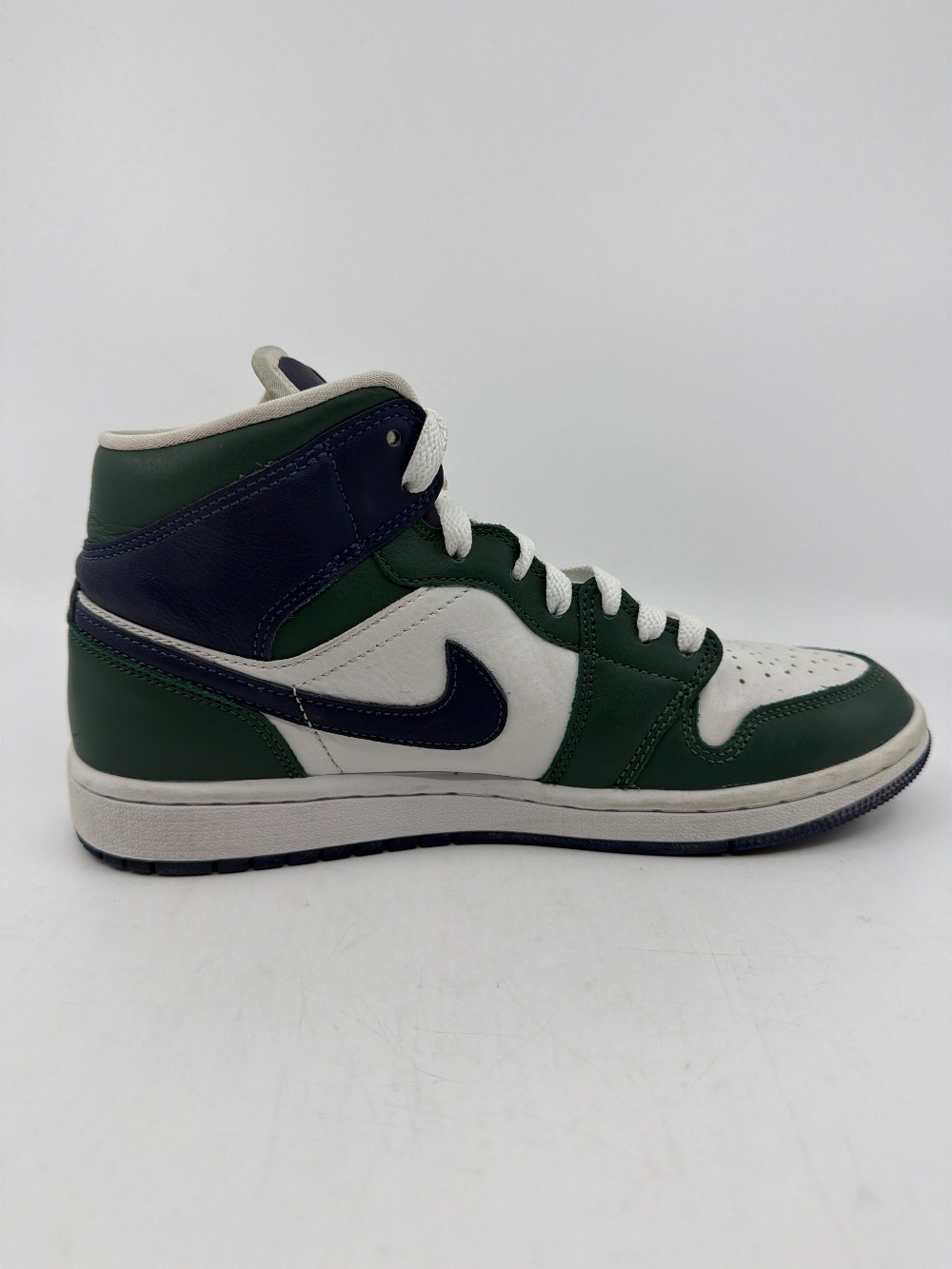 *USED* AJ 1 MID (W) - SEAHAWKS
