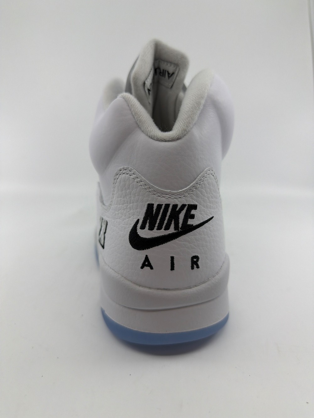AJ 5 - WHITE METALLIC (2026)