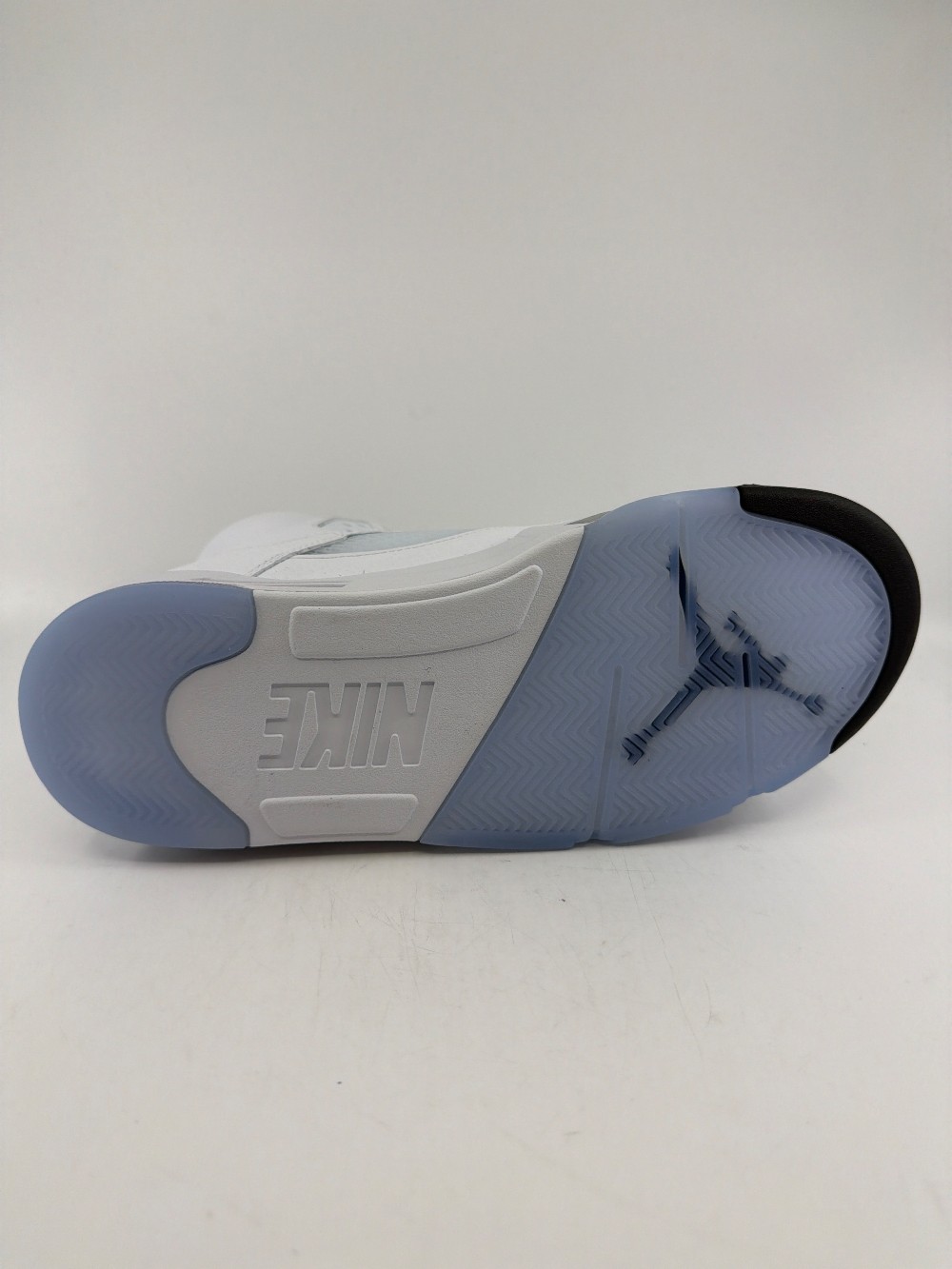 AJ 5 - WHITE METALLIC (2026)