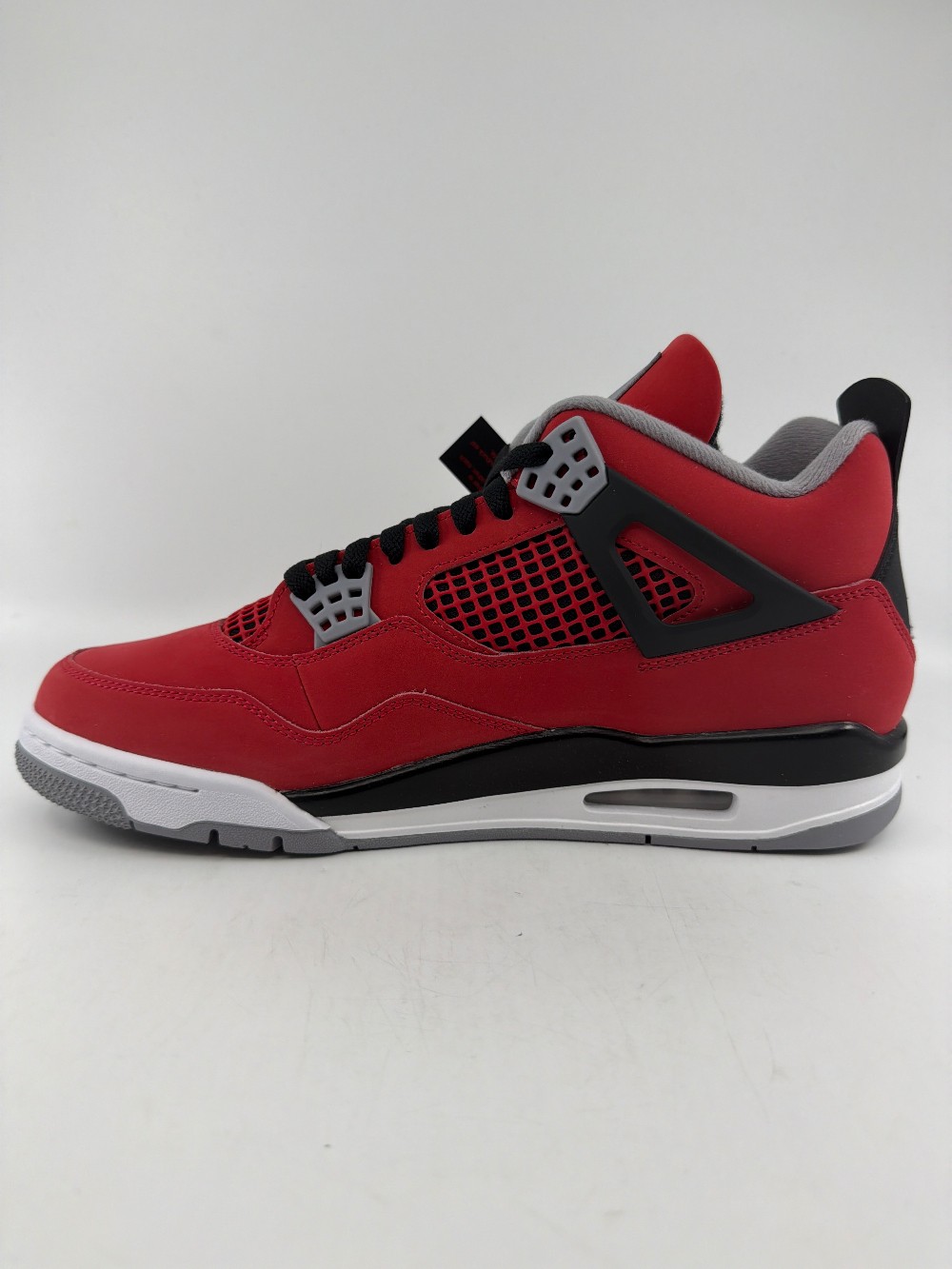 AJ 4 - TORO BRAVO (2026)