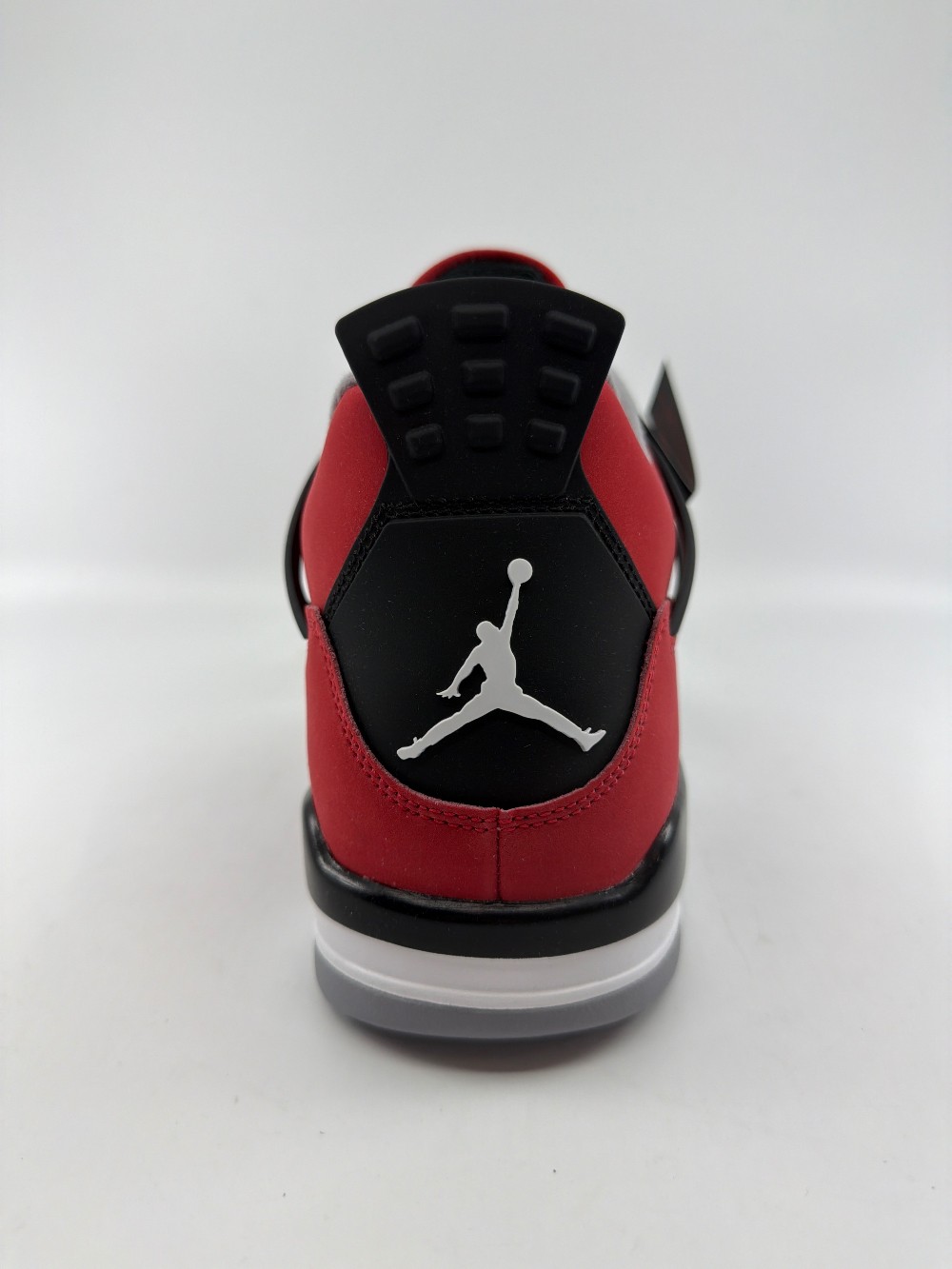 AJ 4 - TORO BRAVO (2026)
