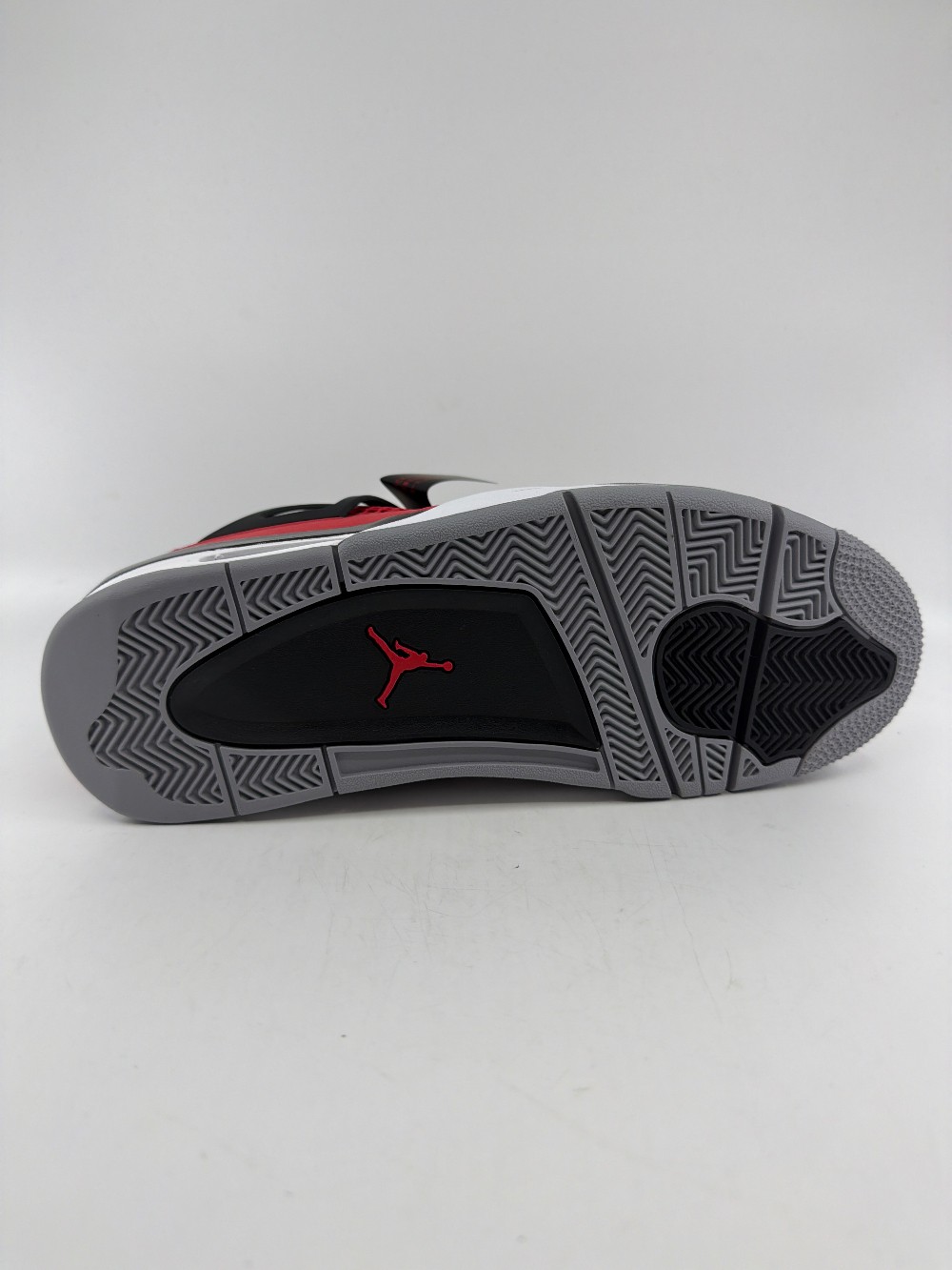 AJ 4 - TORO BRAVO (2026)