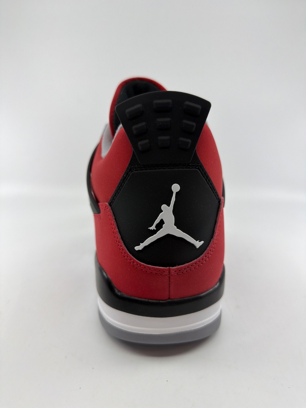 AJ 4 - TORO BRAVO (2026)