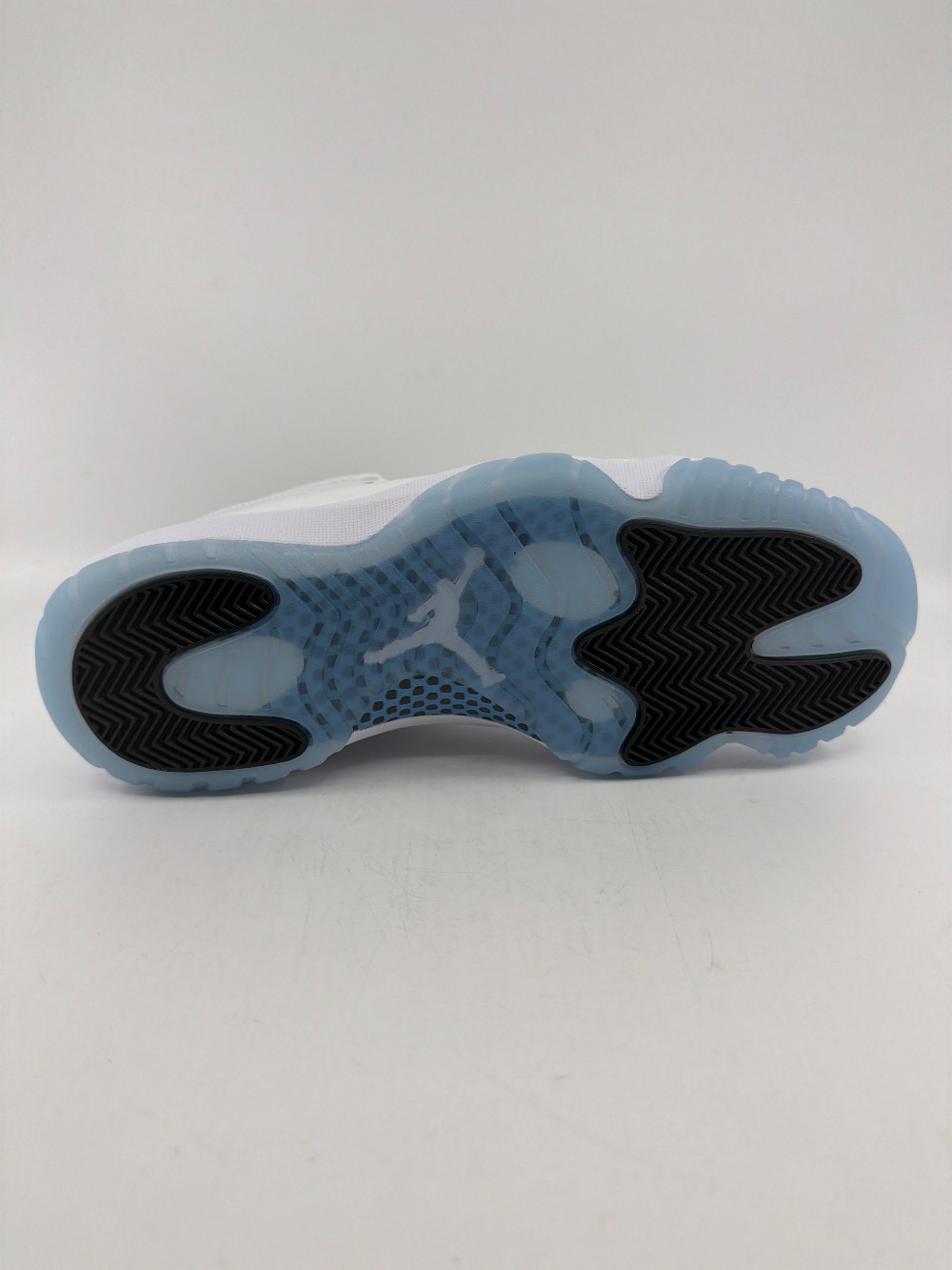 AJ 11 - LEGEND BLUE (2024)