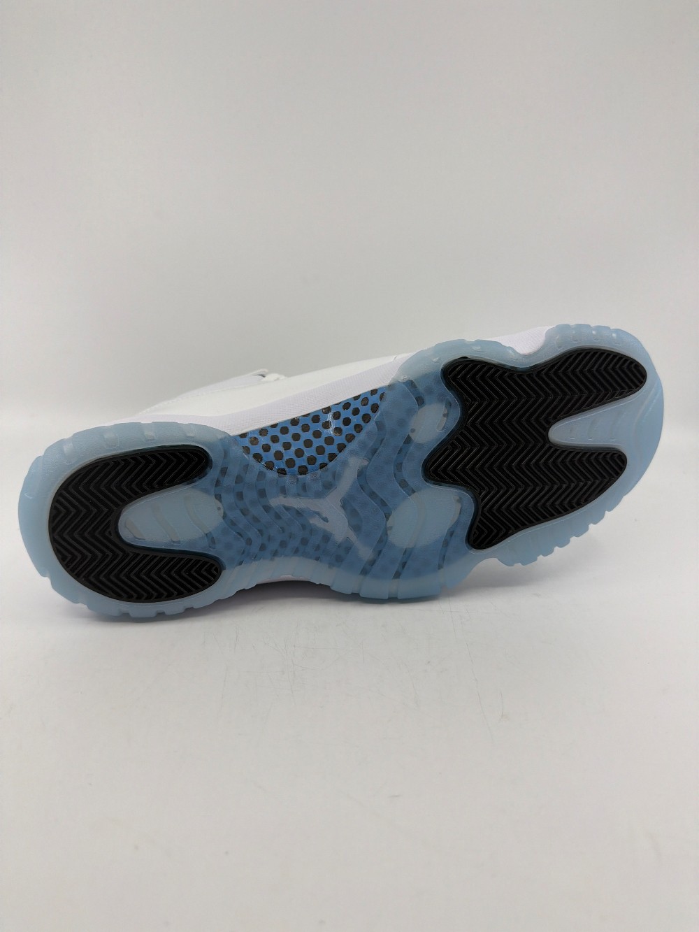 AJ 11 - LEGEND BLUE (2024)