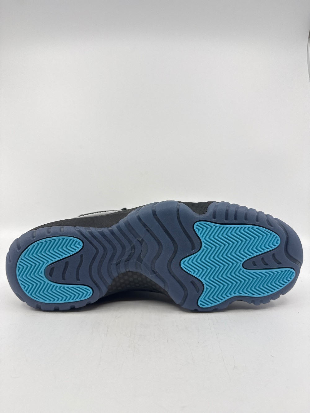 AJ 11 - GAMMA BLUE (2025)