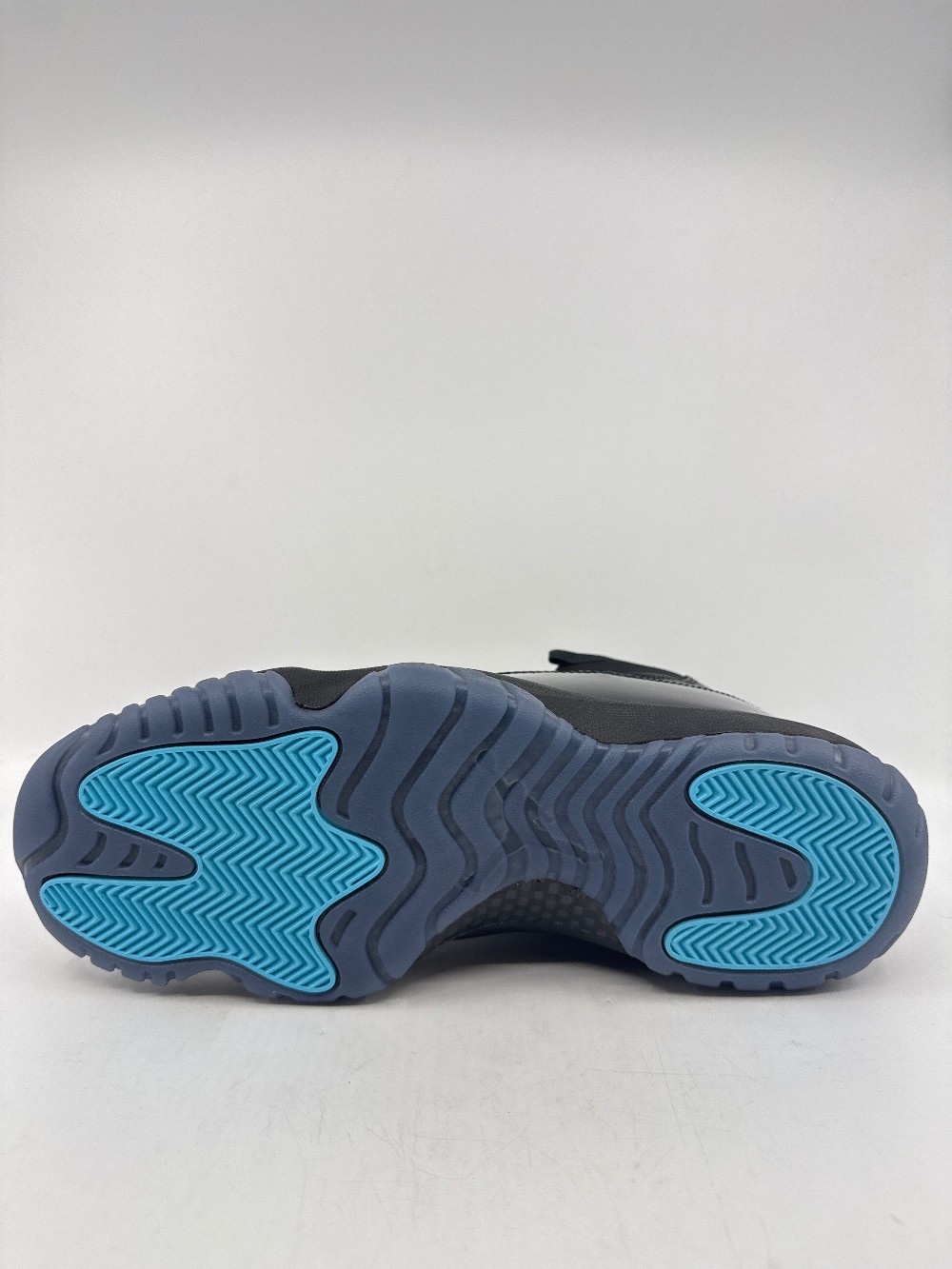 AJ 11 - GAMMA BLUE (2025)