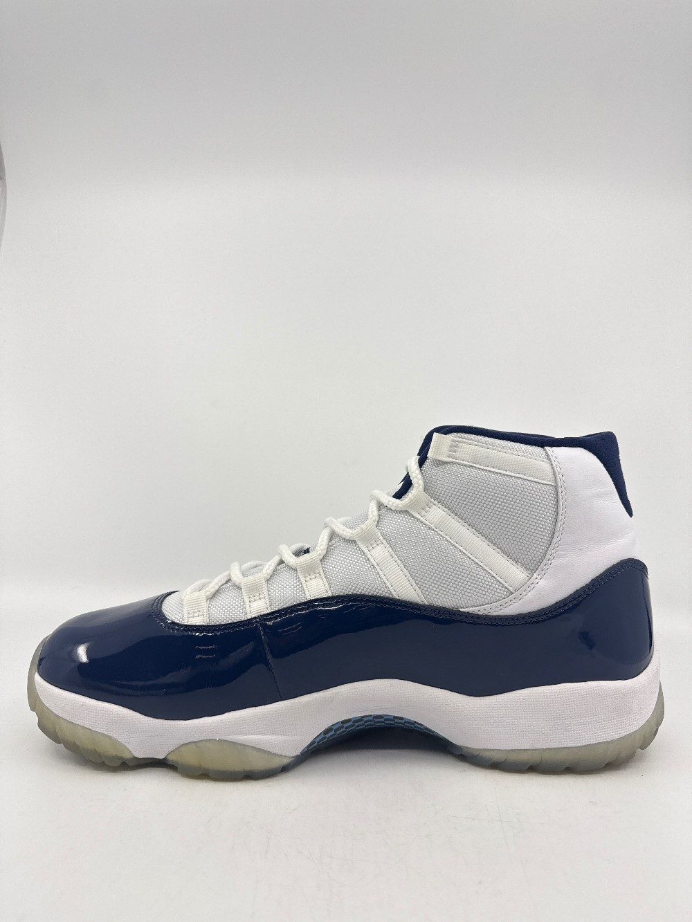 *USED* AJ 11 - UNC WIN LIKE 82
