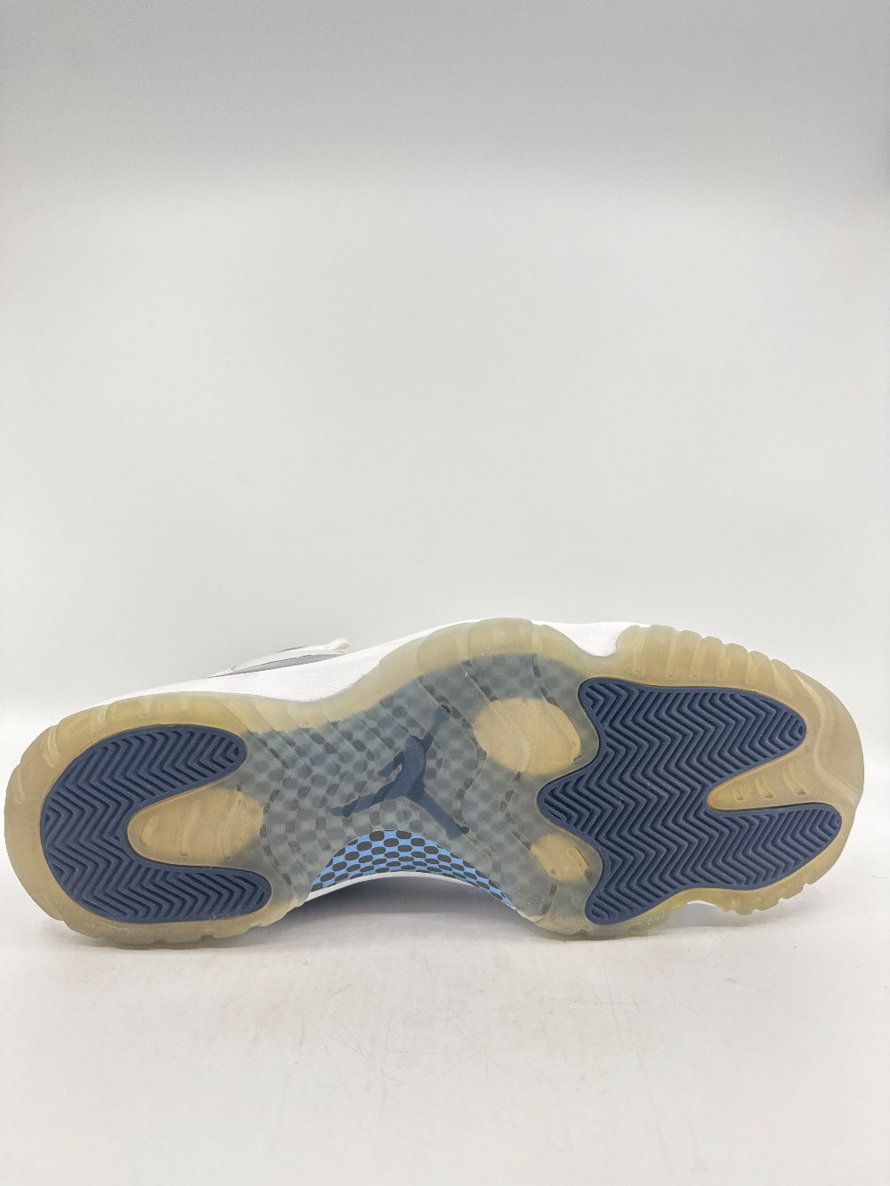 *USED* AJ 11 - UNC WIN LIKE 82