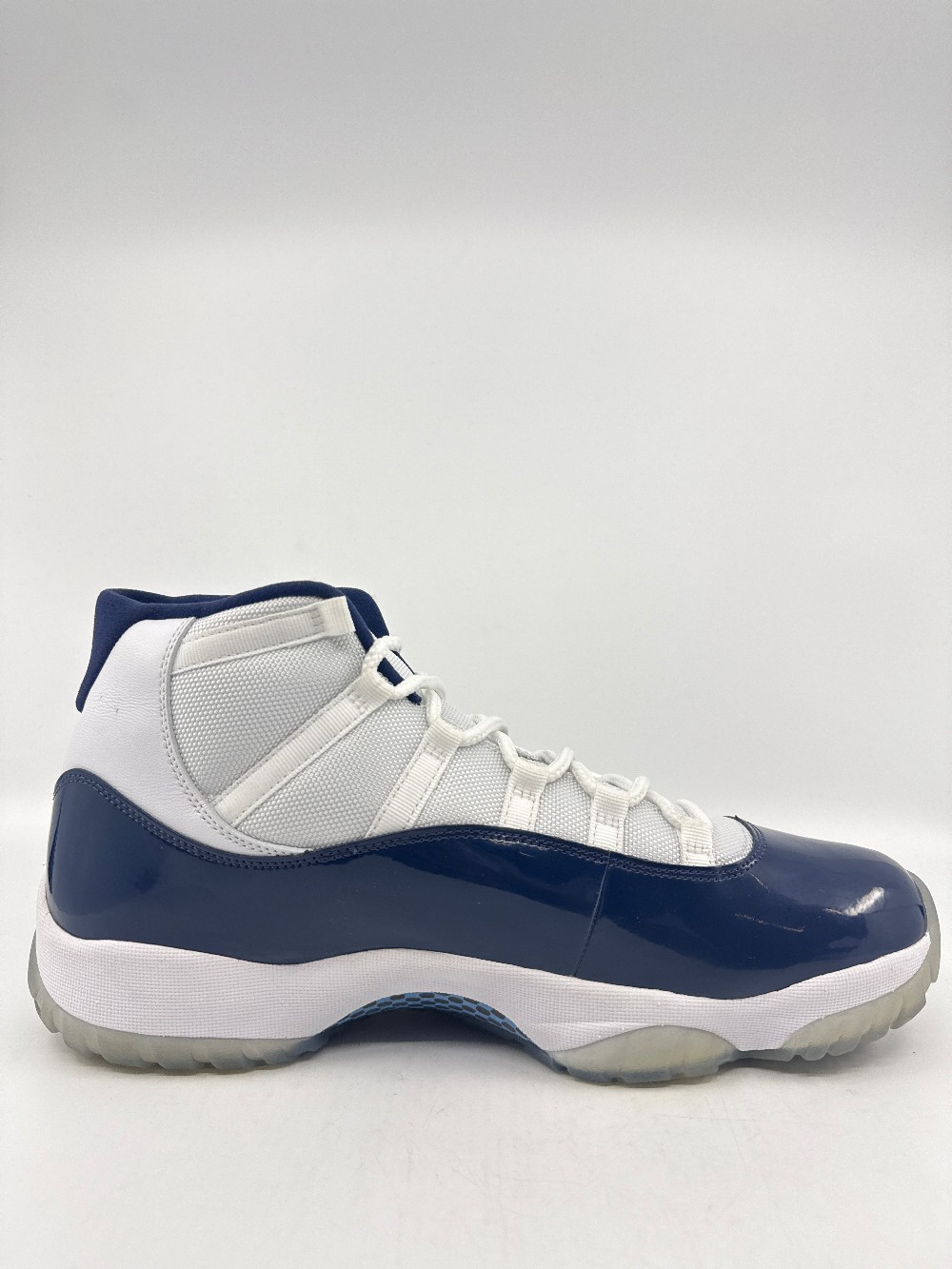 *USED* AJ 11 - UNC WIN LIKE 82