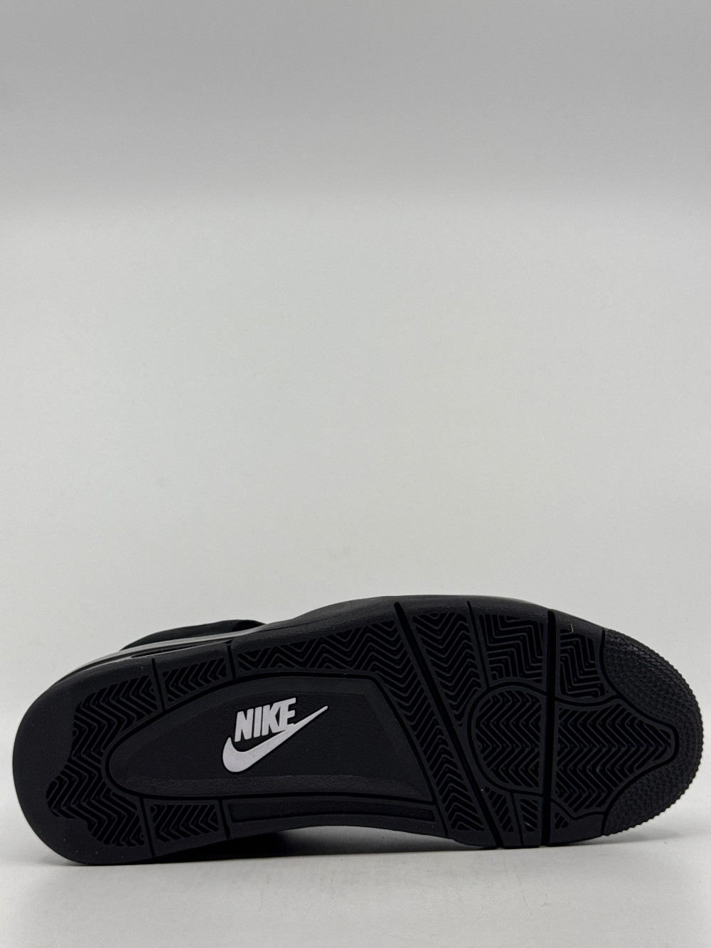 AJ 4 - BLACK CAT (2025)