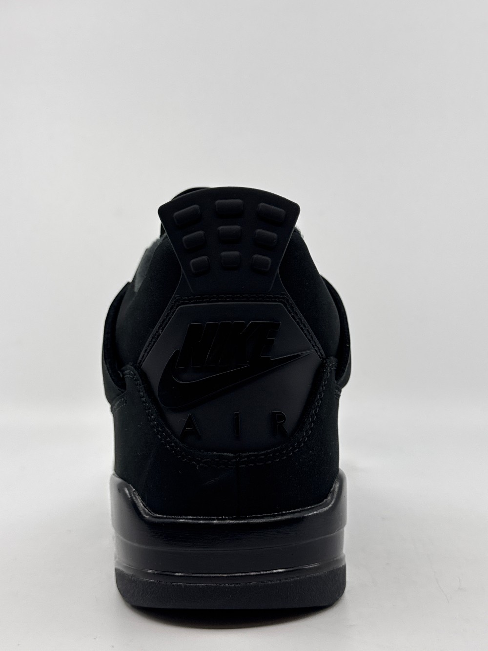 AJ 4 - BLACK CAT (2025)