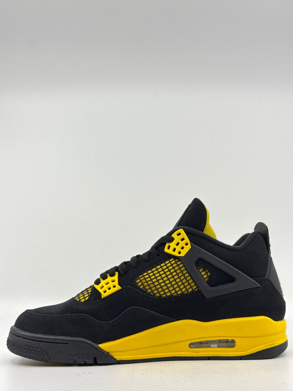 *USED* AJ 4 - THUNDER (2023)