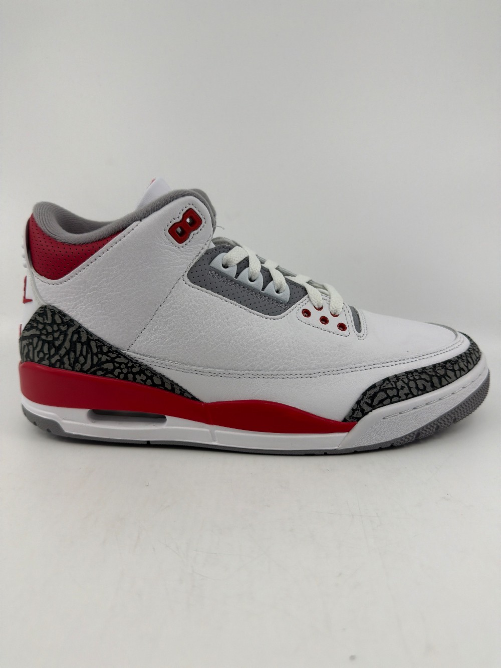 AJ 3 - FIRE RED (2022)