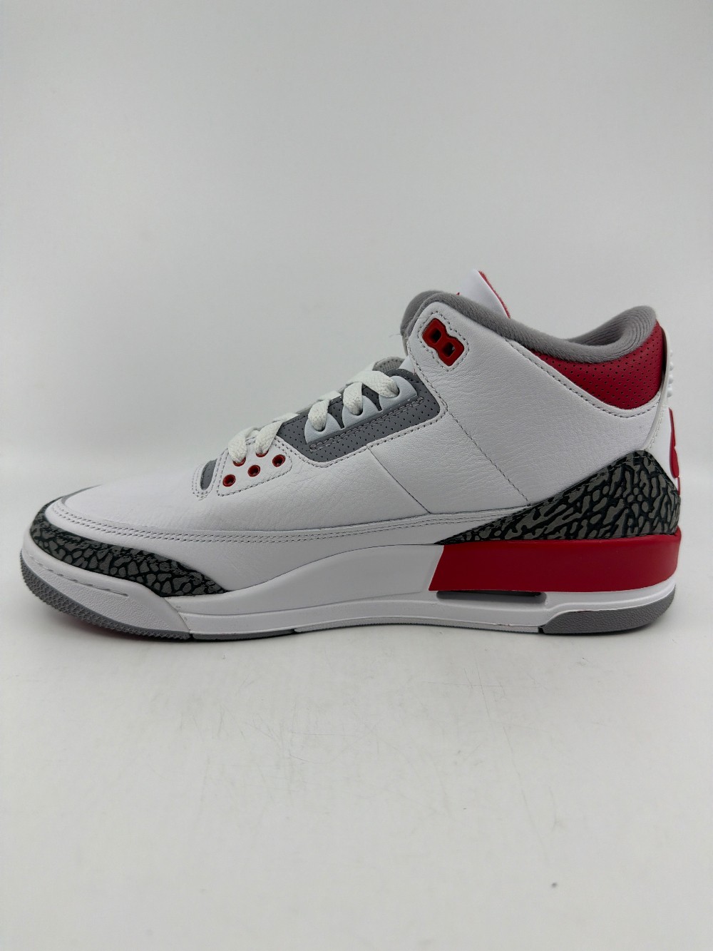 AJ 3 - FIRE RED (2022)