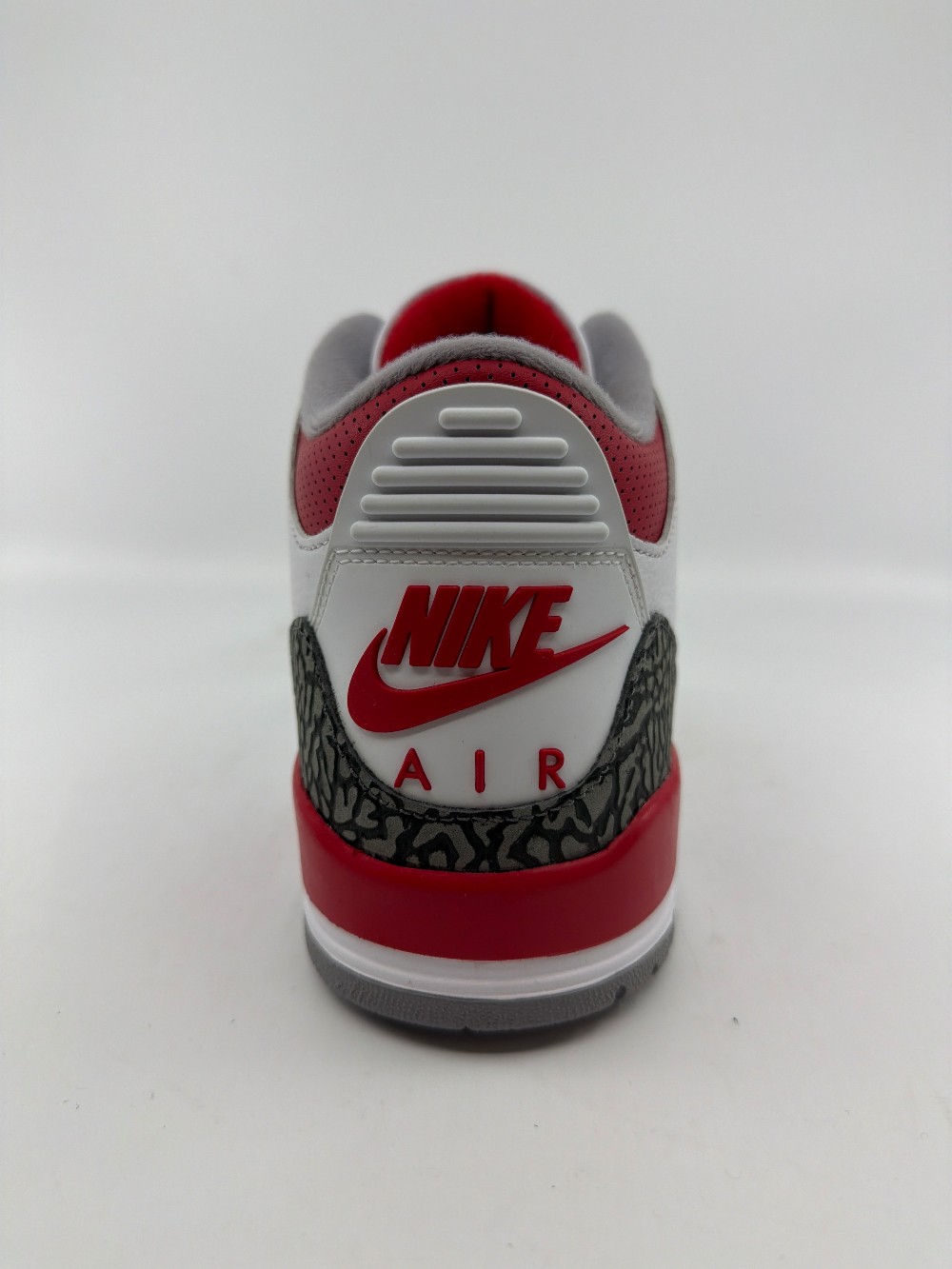 AJ 3 - FIRE RED (2022)