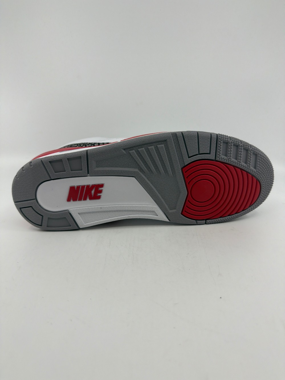 AJ 3 - FIRE RED (2022)