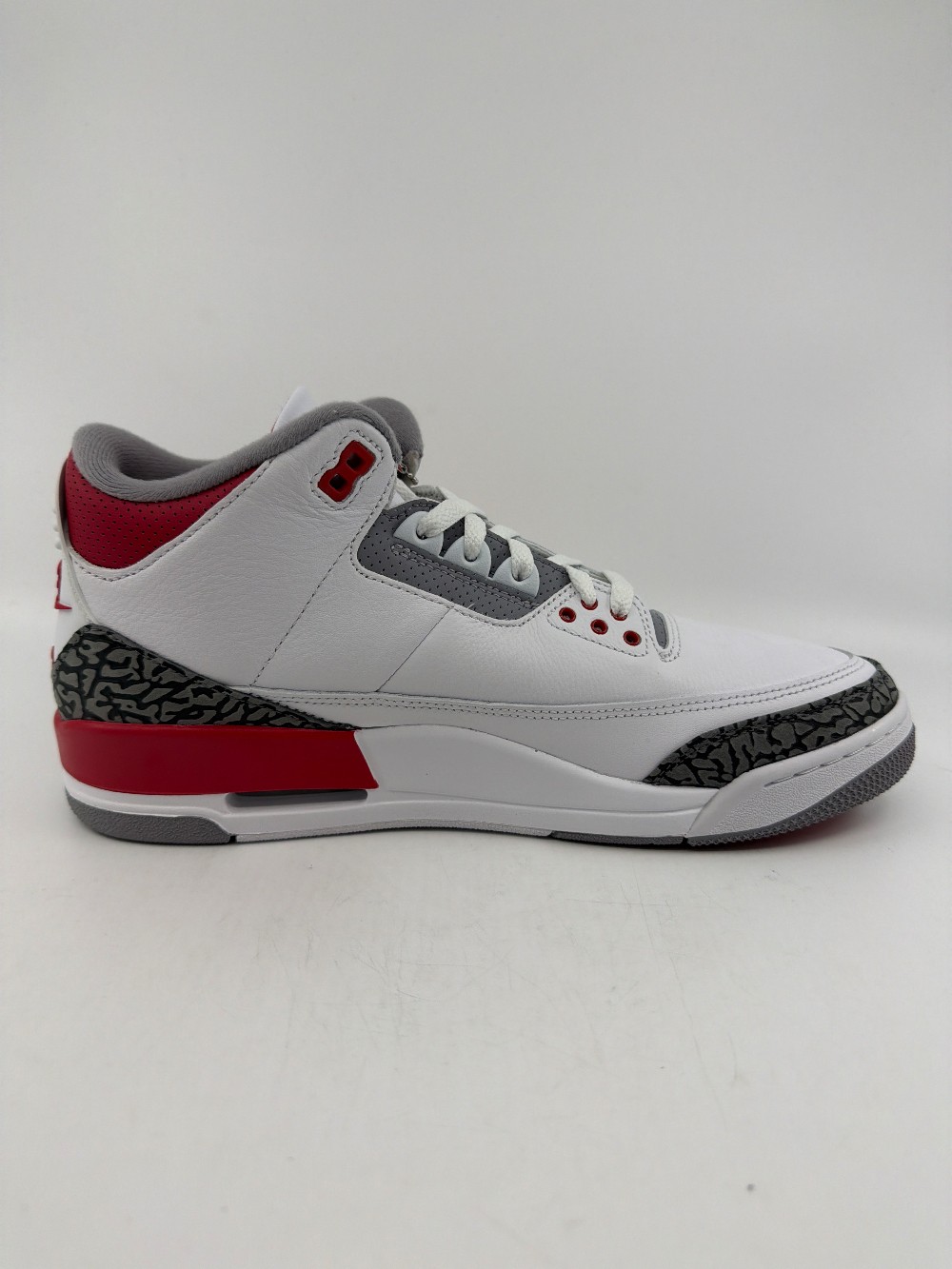 AJ 3 - FIRE RED (2022)