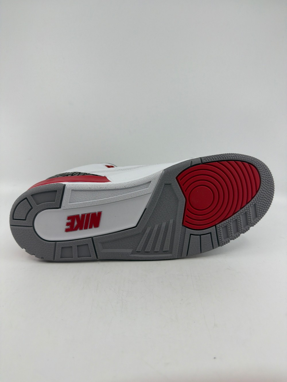 AJ 3 - FIRE RED (2022)