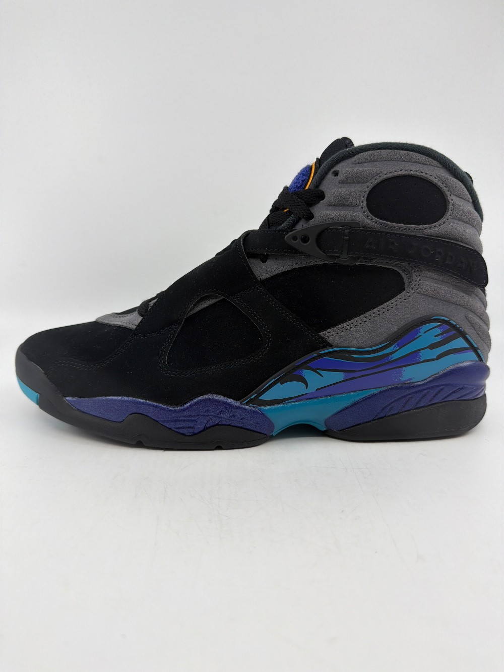 AJ 8 - AQUA (2025)