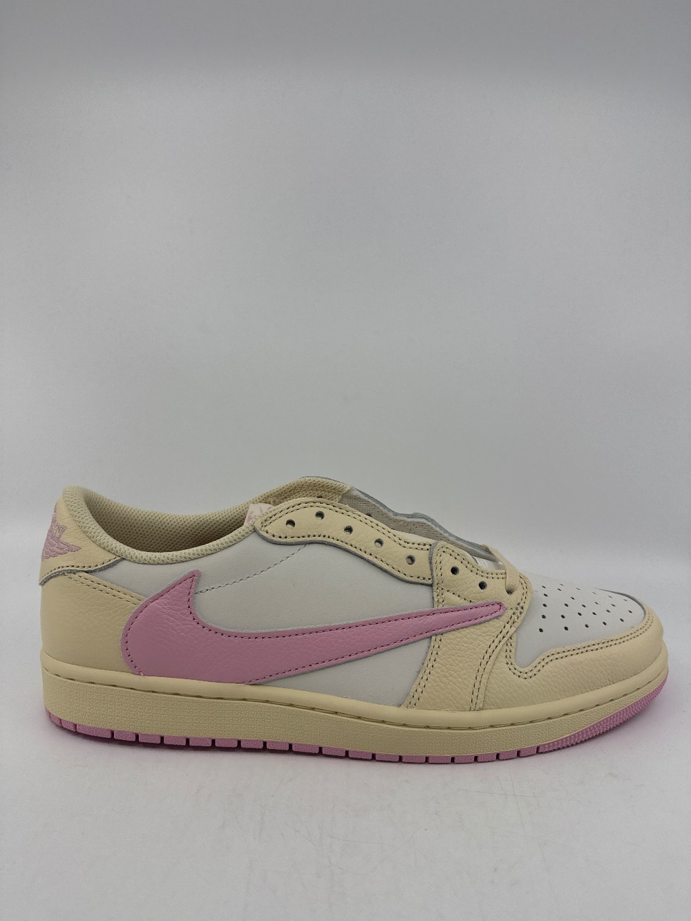 AJ 1 LOW X TRAVIS SCOTT - SHY PINK