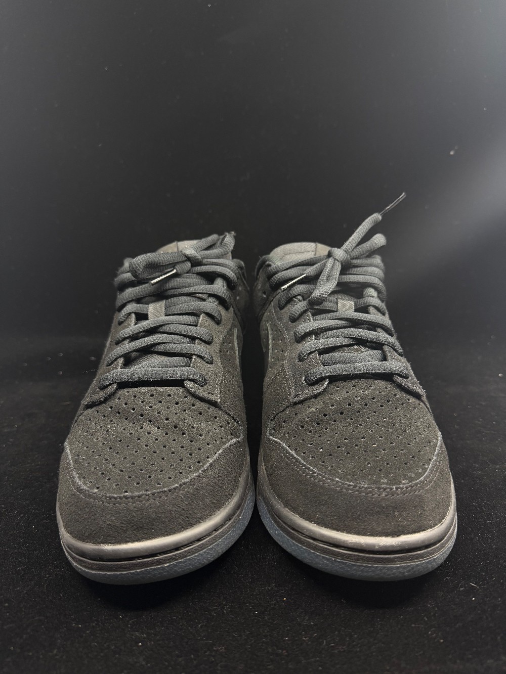 *USED* NIKE DUNK LOW X UNDEFEATED - 5 ON IT