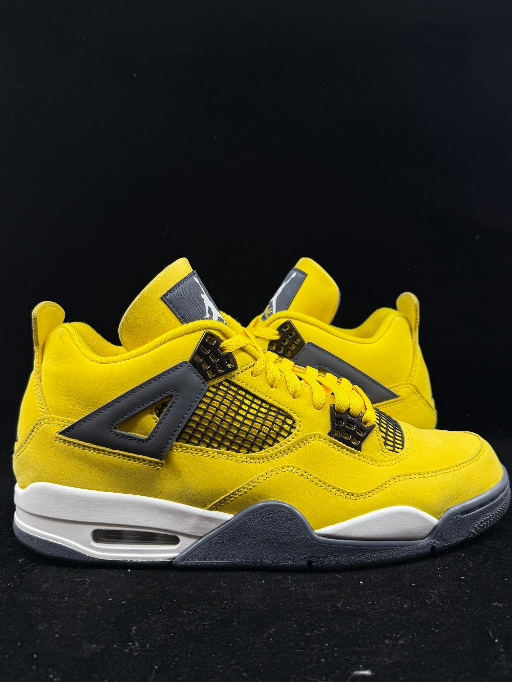 *USED* AJ 4 - LIGHTNING