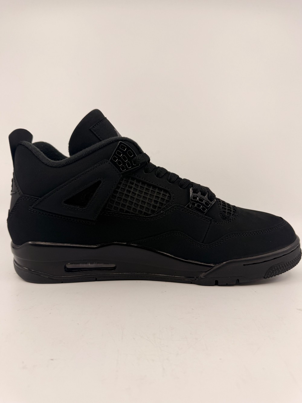 AJ 4 - BLACK CAT (2025)