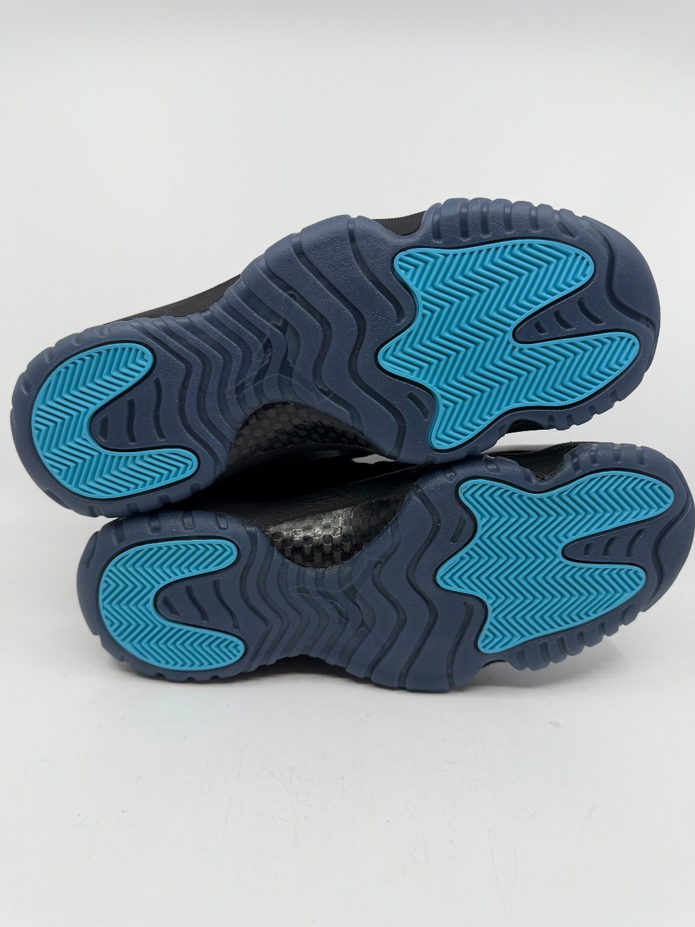 AJ 11 - GAMMA BLUE (2025)